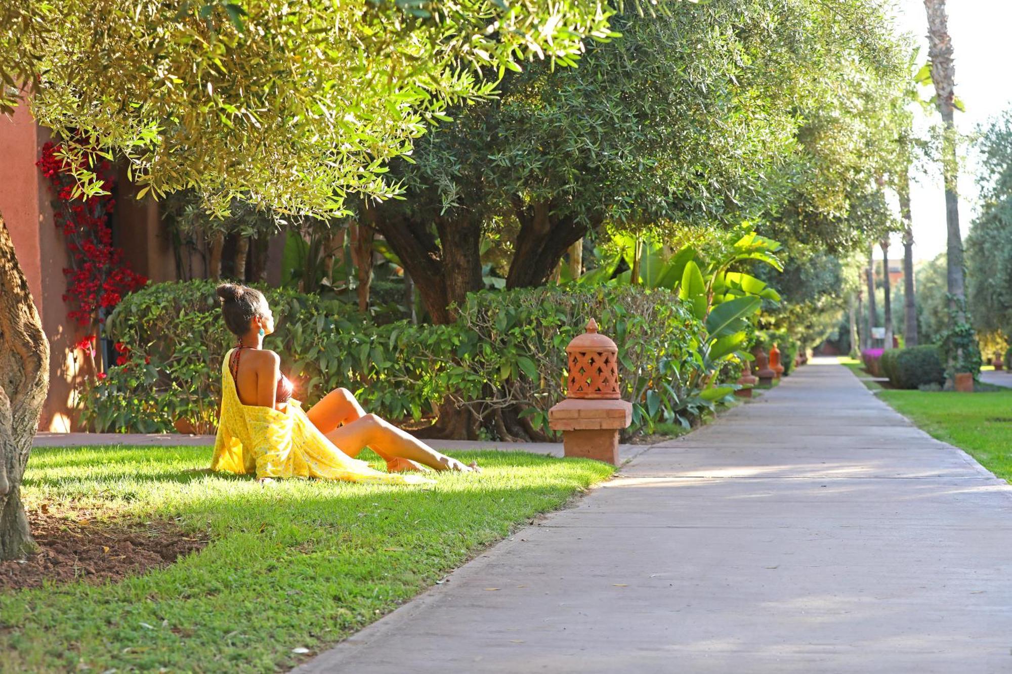 Kenzi Club Agdal Medina Hotel Lahebichate Ngoại thất bức ảnh A student relaxes on the campus of the University of Arizona.